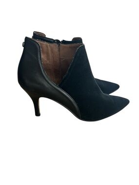 Donald J. Pliner Black Pointed-Toe Ankle Heeled Booties